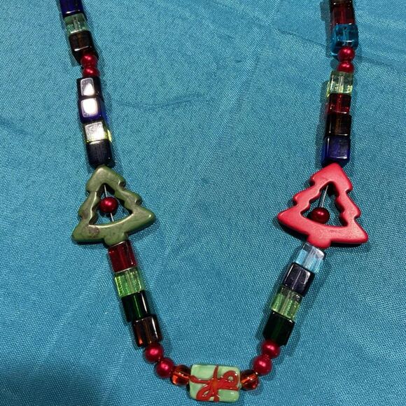 Gorgeous Glass Christmas Tree Necklace - Picture 5 of 8